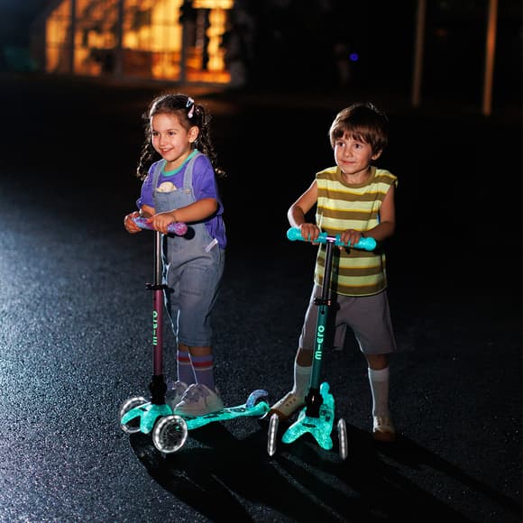 Самокат MICRO складной серии Mini Deluxe Foldable Orion Glow LED – Розовый