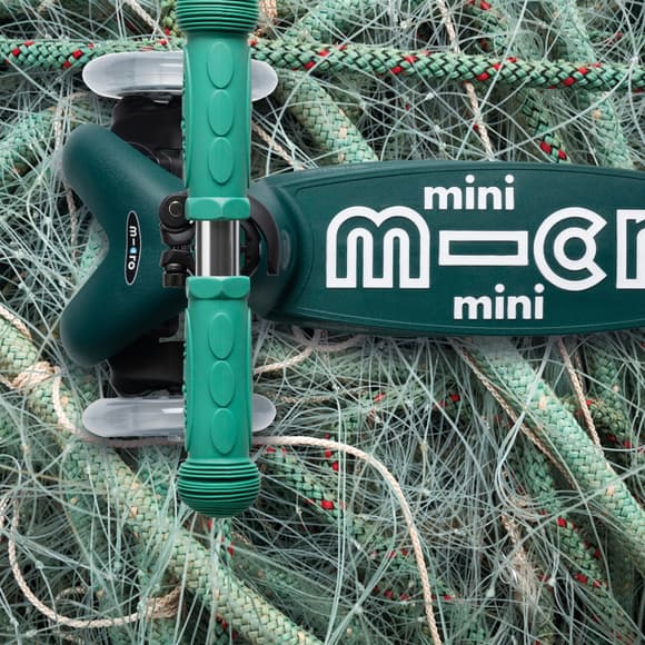 Самокат MICRO серии Mini Deluxe ECO LED – Зеленый