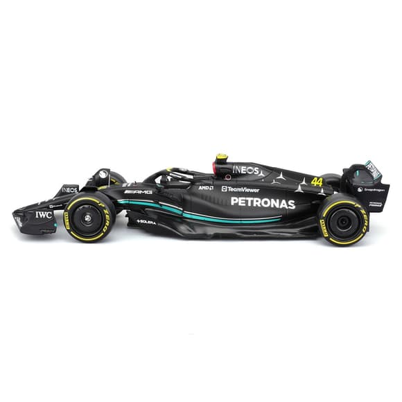 Автомодель з фігуркою – Mercedes‑AMG Petronas F1 W15 (2024) (1:24)