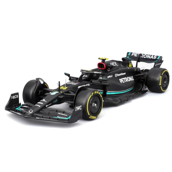 Автомодель з фігуркою – Mercedes‑AMG Petronas F1 W15 (2024) (1:24)