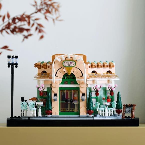 Конструктор LEGO Icons Французька кав'ярня 1101 деталь (10362)