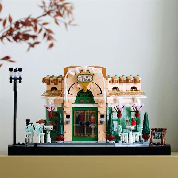 Конструктор LEGO Icons Французька кав'ярня 1101 деталь (10362)
