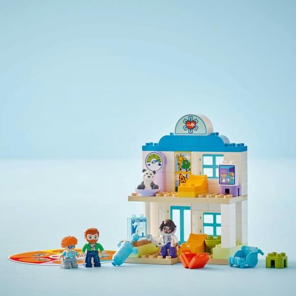 Конструктор LEGO DUPLO Town Впервые: визит к врачу 65 деталей (10449)