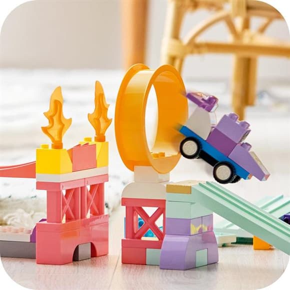 Конструктор LEGO® DUPLO® Город 3 в 1 Интересные горки и трамплины с автомобилями, 111 деталей (10478)