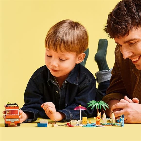 Конструктор LEGO Bluey Пляж і сімейна поїздка на автомобілі Блуї 133 деталі (11202)