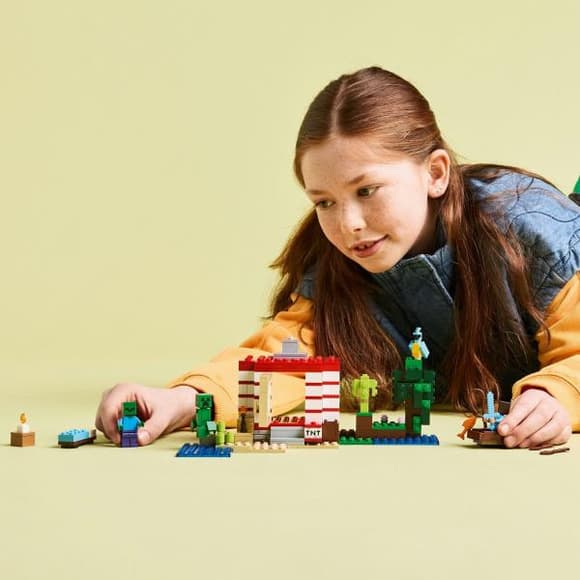 Конструктор LEGO Minecraft Дом из взрывчатки в джунглях 287 деталей (21275)