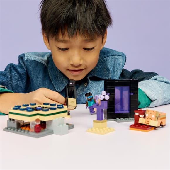 Конструктор LEGO Minecraft Подорож до Нижнього світу та Порталу до К раю 192 Деталі (21584)