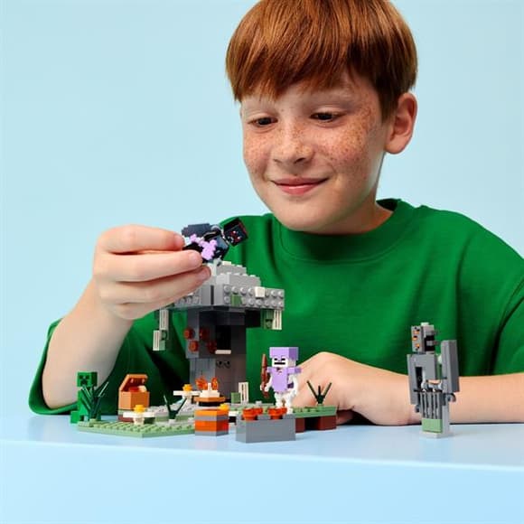 Конструктор LEGO Minecraft Блідий сад 243 Деталі (21586)
