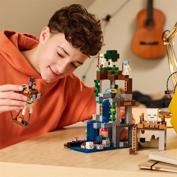 Конструктор LEGO® Minecraft™ Станция хозяев Геймерская игрушка для сюжетной игры, 754 детали (21597)