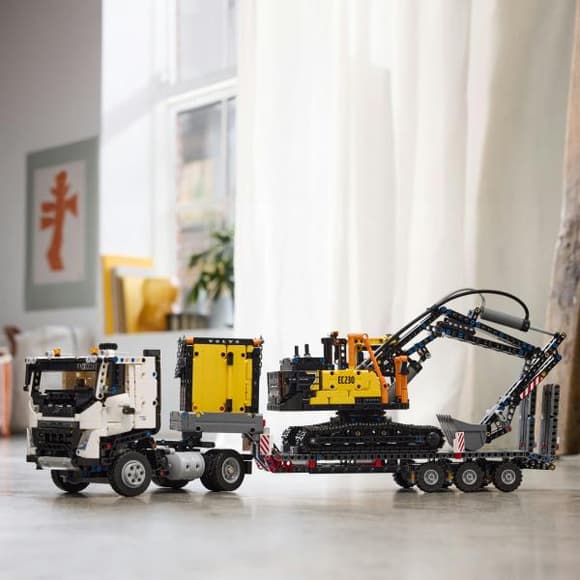 Конструктор LEGO Technic Вантажівка Volvo FMX і Електричний екскаватор EC230 2274 деталі (42175)