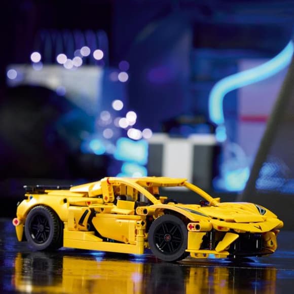 Конструктор LEGO Technic Chevrolet Corvette Stingray 732 детали (42205)
