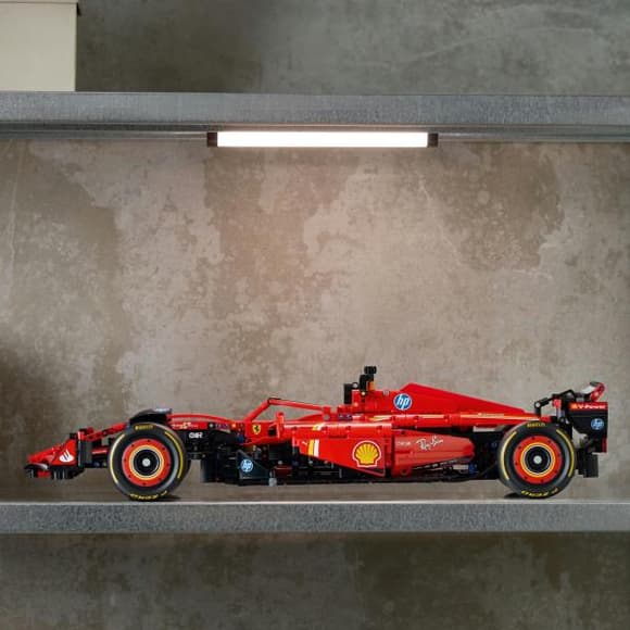 Конструктор LEGO Technic Автомобиль F1 Ferrari SF-24 1361 деталь (42207)