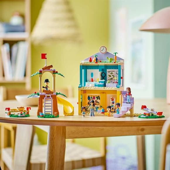 Конструктор LEGO Friends Дошкільний заклад Хартлейк-Сіті 239 деталей (42636)