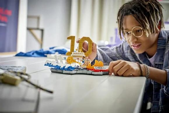 Конструктор LEGO® Editions Кіліан Мбаппе — найкращі моменти футбольних матчів, 490 деталей (43013)