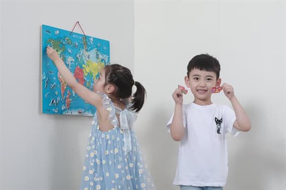Магнітний пазл Viga Toys Карта світу з маркерною дошкою англійською (44508EN)