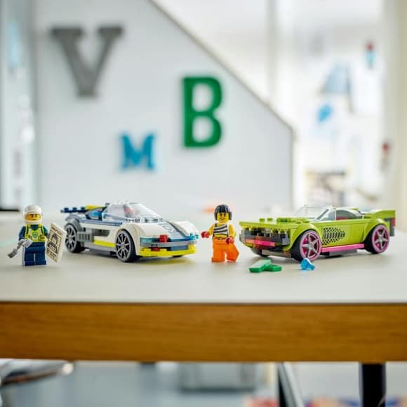 Конструктор LEGO City Переслідування маслкара на поліцейському автомобілі 213 деталей (60415)