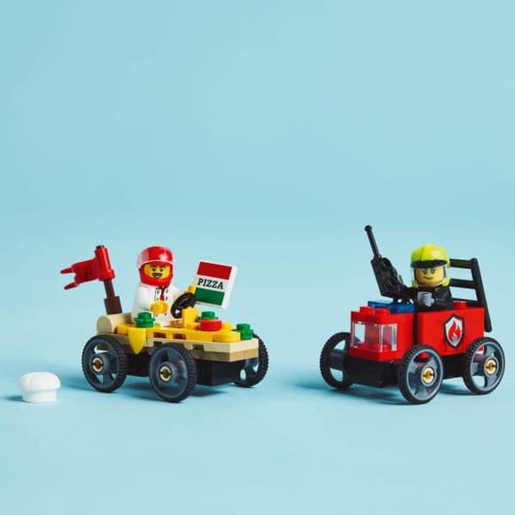 Конструктор LEGO City Пицца-авто против пожарной машины набор для гонки 70 деталей (60458)