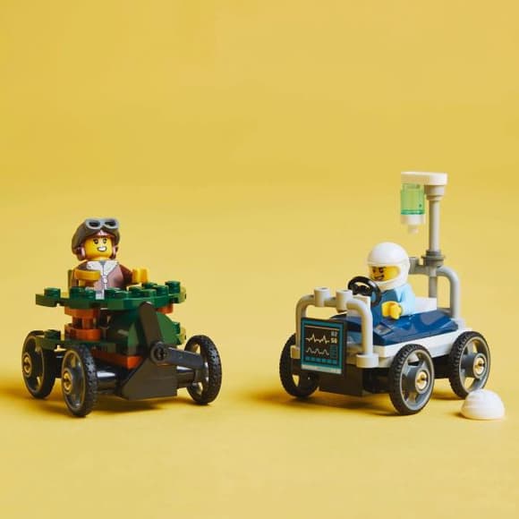 Конструктор LEGO City Самолет против больничной койки набор для гонки 70 деталей (60459)