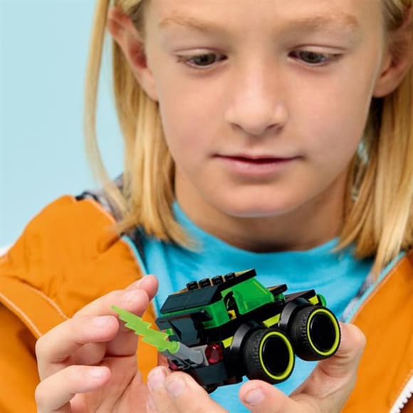 Конструктор LEGO City Автівки — Ігровий автомобіль для перегонів 64 Деталі (60484)
