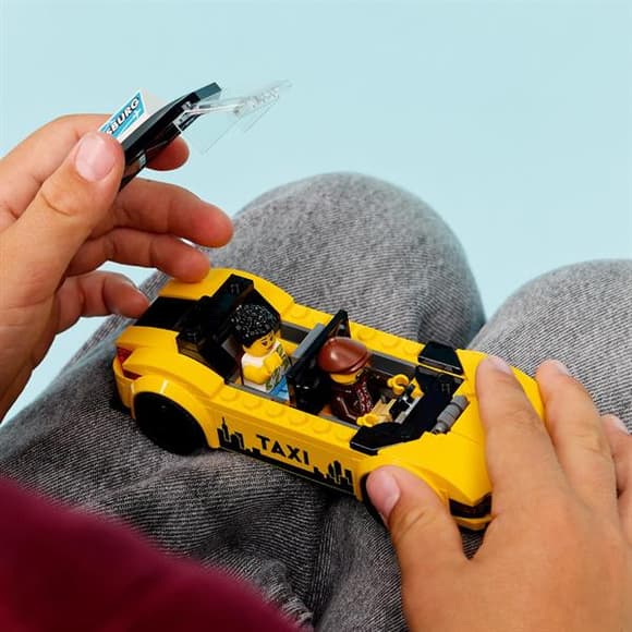 Конструктор LEGO City Жовте таксі 122 Деталі (60487)