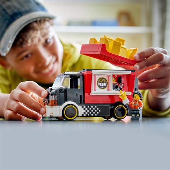 Конструктор LEGO City Вантажівка з картоплею фрі 216 Деталей (60488)