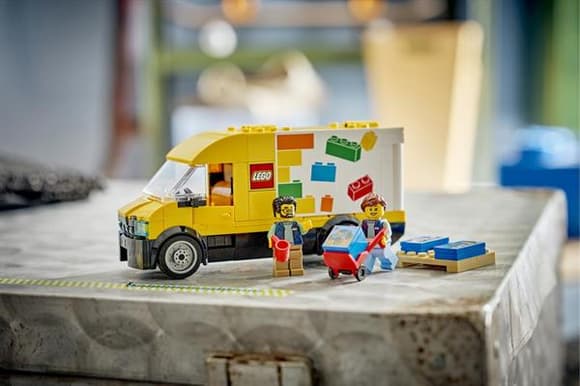Конструктор LEGO City Фургон LEGO® 276 Деталей (60500)