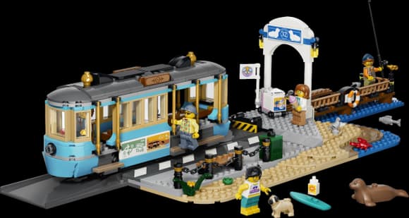 Конструктор LEGO® City Класичний трамвай до пляжу - Іграшки-потяги, 693 деталі (60506)