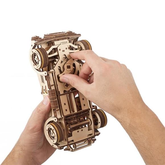 Деревянный механический 3D конструктор Ugears Гоночный автомобиль ДрифтКобра (70161)