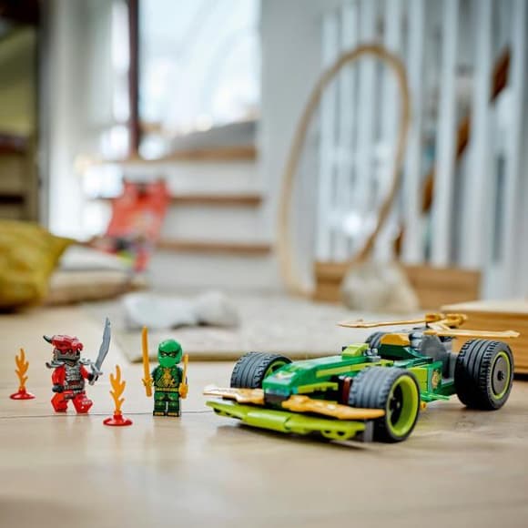 Конструктор LEGO NINJAGO Автомобиль для гонок Ллойда с инерционным двигателем 181 деталь (71828)