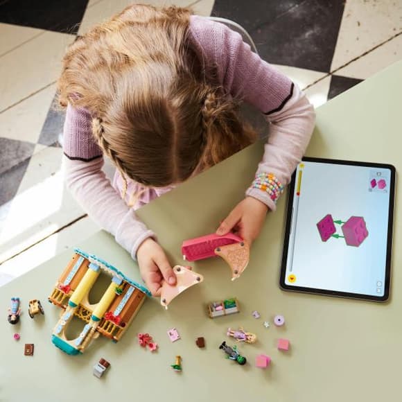Конструктор LEGO Wicked Глинда, Эльфаба и Несароза в Университете Шиз 304 детали (75681)