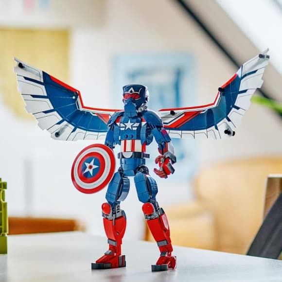 Конструктор LEGO Super Heroes Фигурка Нового Капитана Америка для сборки 359 деталей (76296)
