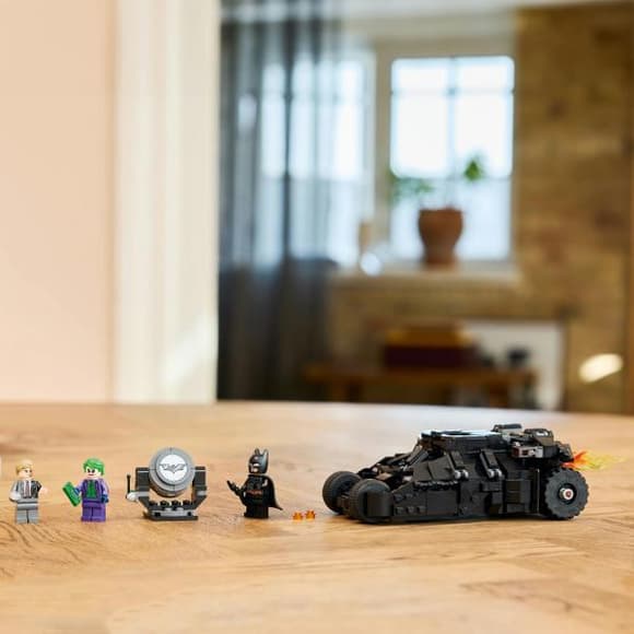 Конструктор LEGO Бетмен Тумблер против Двуликого и Джокера 429 деталей (76303)
