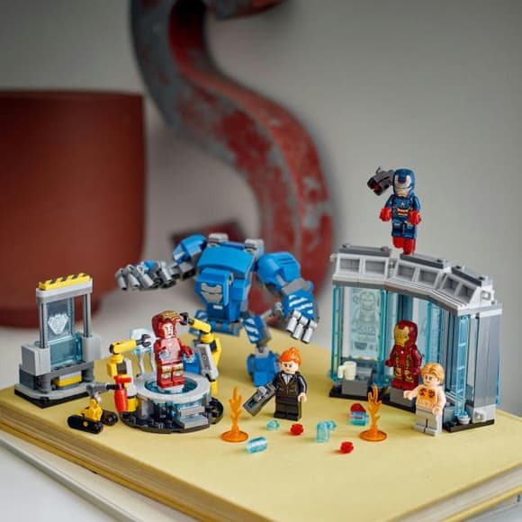 Конструктор LEGO Marvel Лабораторія Залізної Людини: зал обладунків 384 деталі (76315)