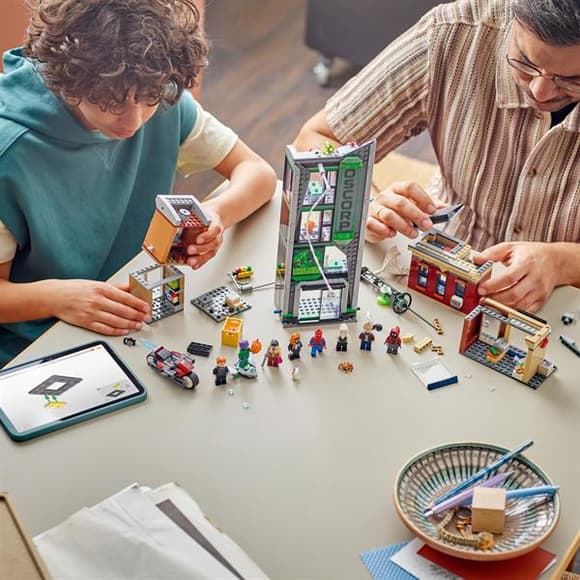 Конструктор LEGO Super Heroes Человек-паук против Оскорпа 808 деталей (76324)