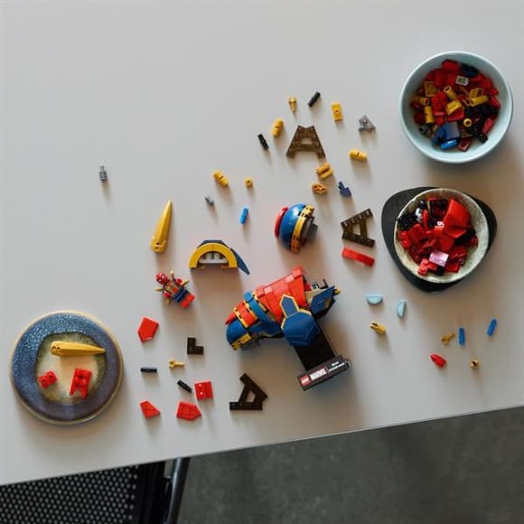 Конструктор LEGO Marvel Погруддя Залізної Людини-павука 379 деталей (76326)