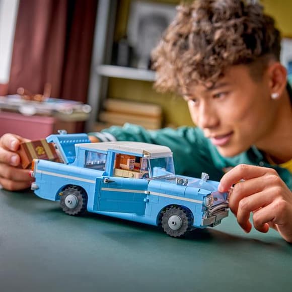 Конструктор LEGO Harry Potter TM Зачарований летючий Форд «Англія» 868 Деталей (76470)