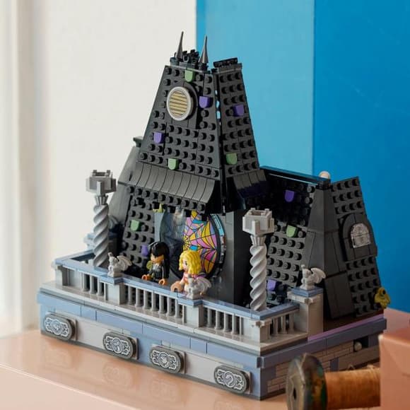 Конструктор LEGO Wednesday Комната Венздей и Энид 750 деталей (76781)