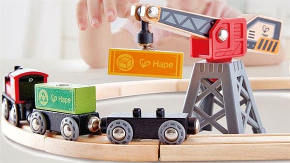 Іграшкова залізниця Hape Доставка вантажів 19 ел. (E3731)