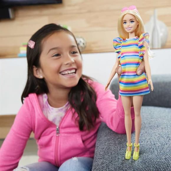 Лялька Barbie Модниця з брекетами у смугастій сукні (HJR96)