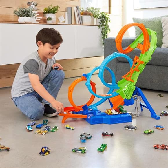 Авторек Hot Wheels Безумные виражи и петли (HXR70)